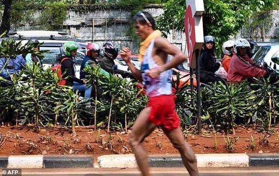 Atlet Jalan Cepat Dihadang Polusi Jakarta